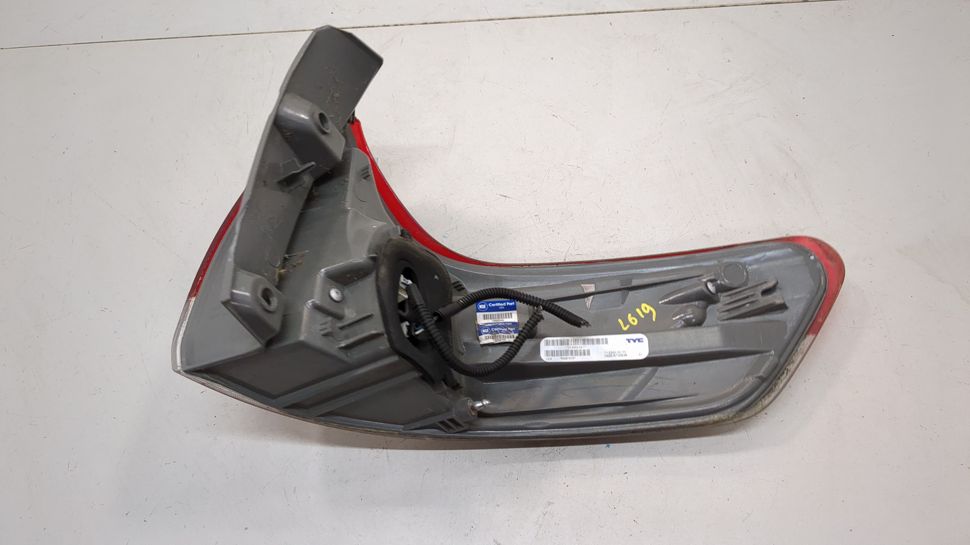 Фонарь задний левый