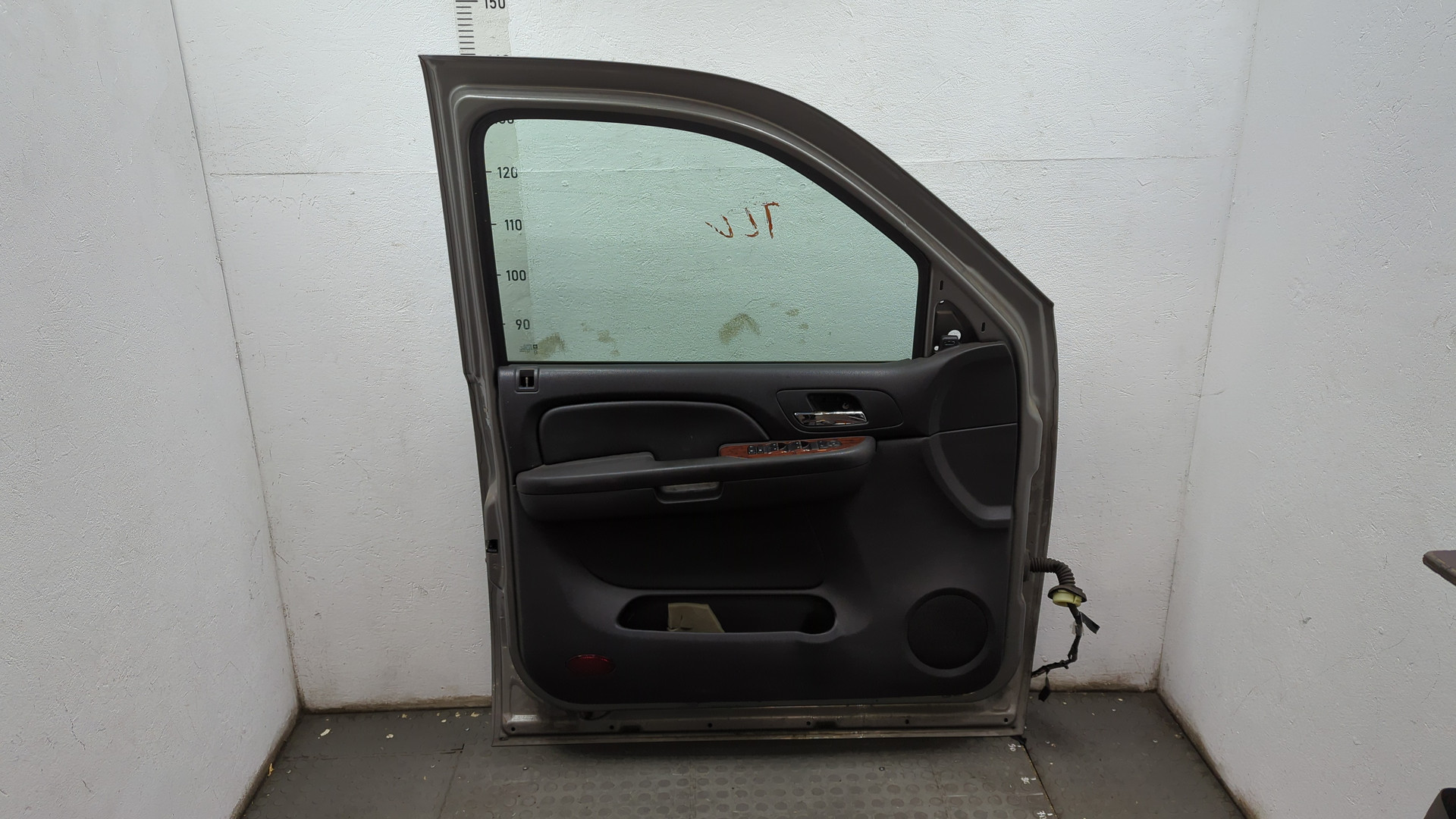 Дверь передняя левая