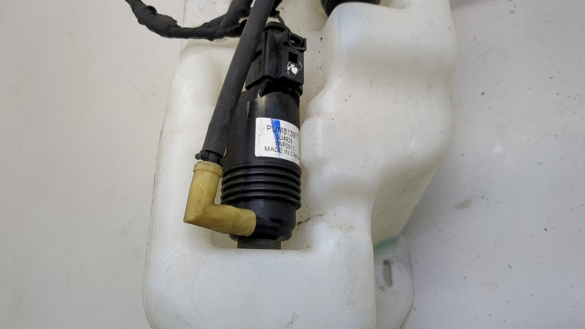 Бачок омывателя лобового стекла