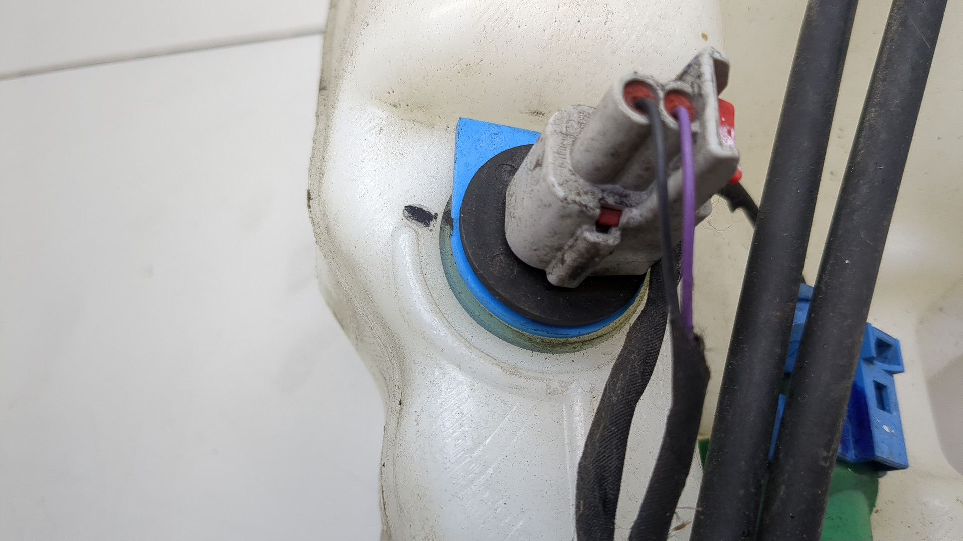 Бачок омывателя лобового стекла