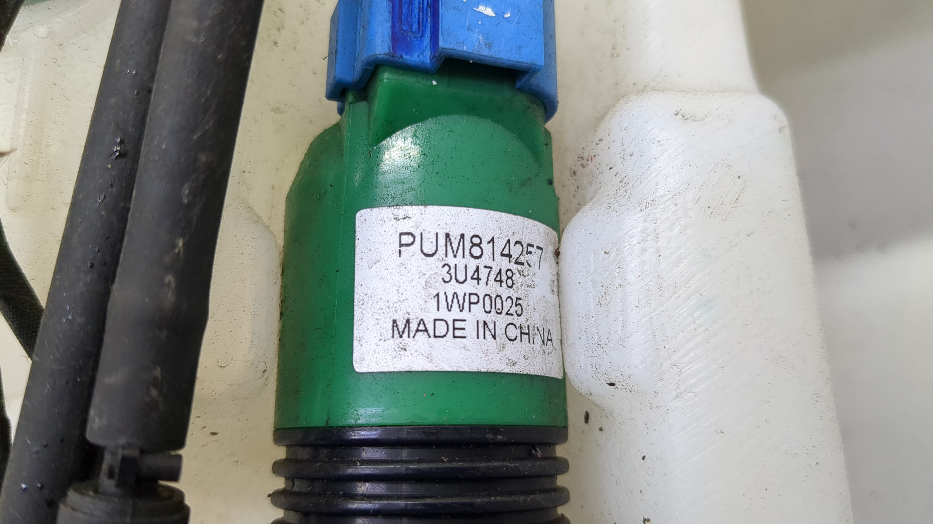 Бачок омывателя лобового стекла