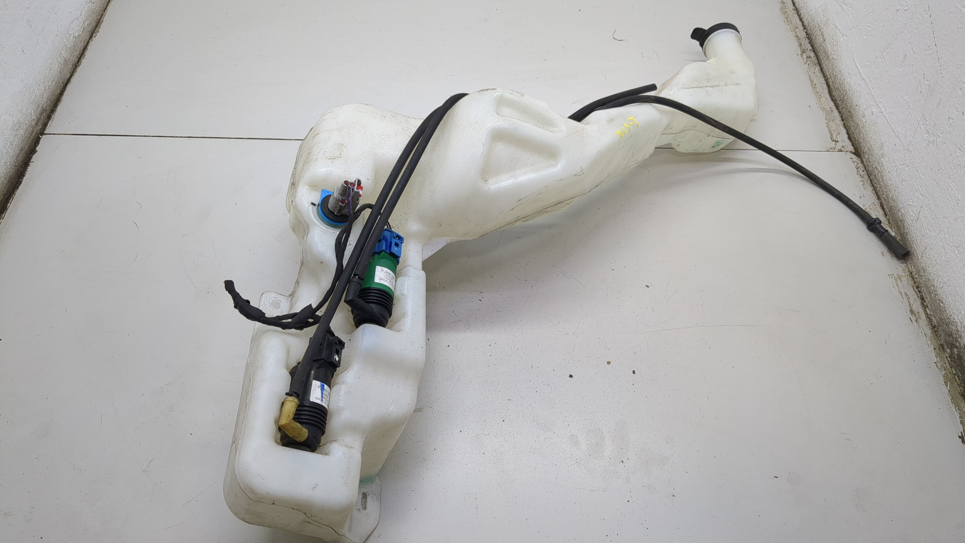 Бачок омывателя лобового стекла