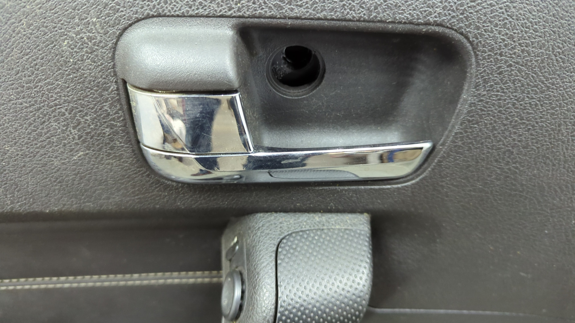 Дверь передняя левая