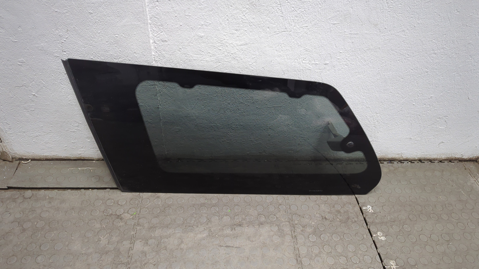 Стекло боковое