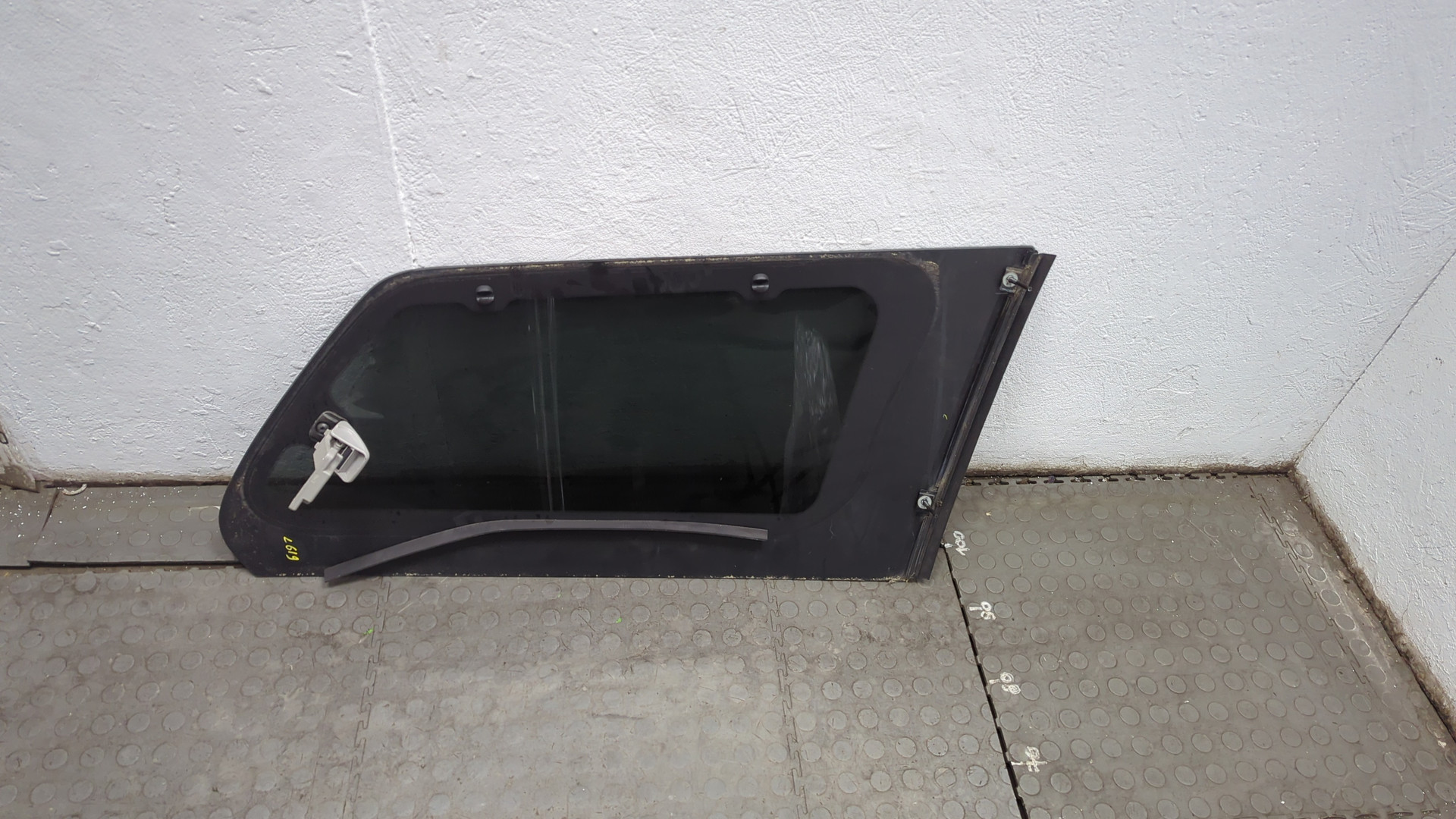 Стекло боковое