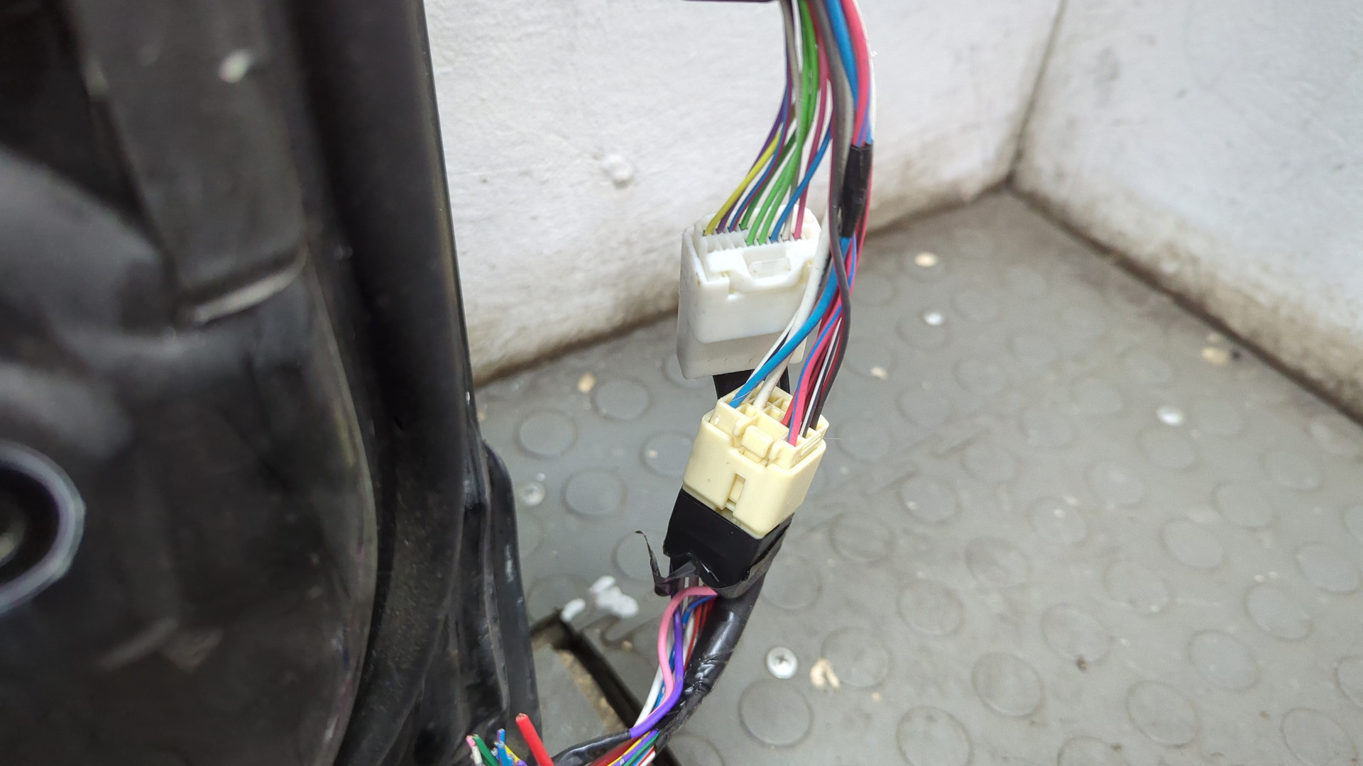 Дверь передняя левая