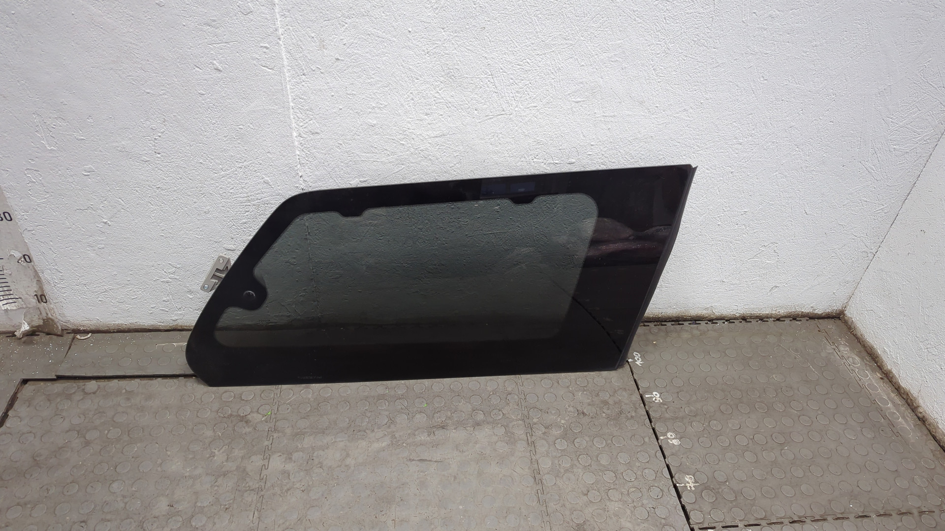 Стекло кузовное глухое правое