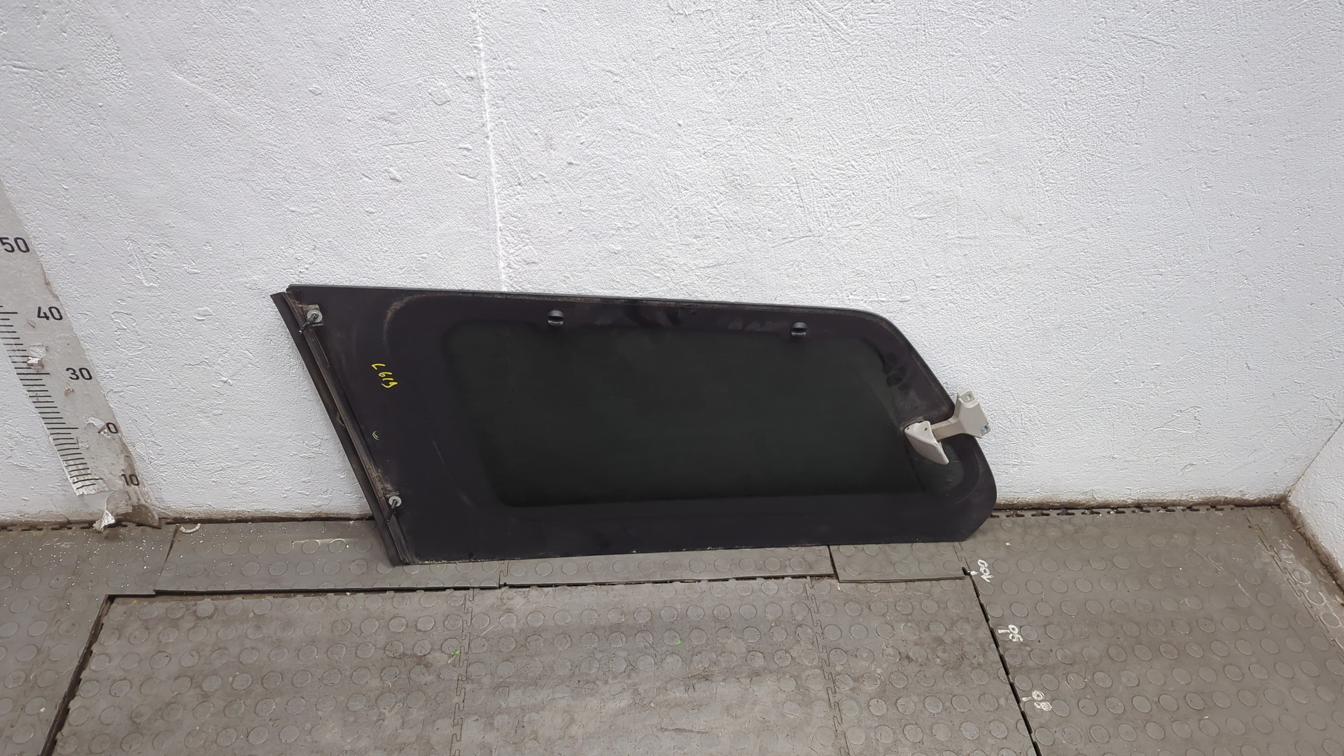 Стекло кузовное глухое правое