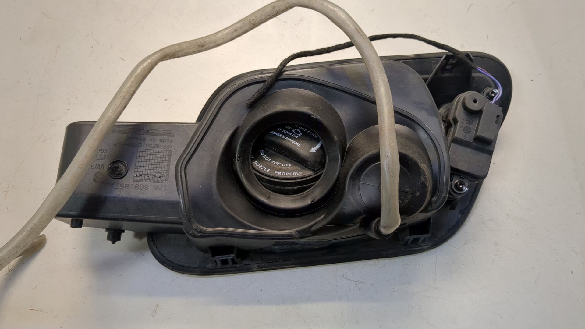 Лючок бензобака