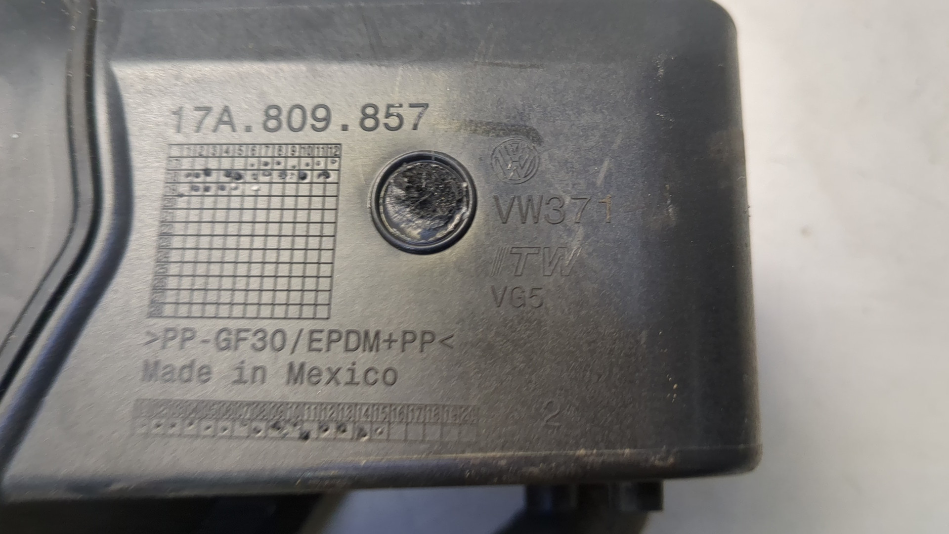 Лючок бензобака