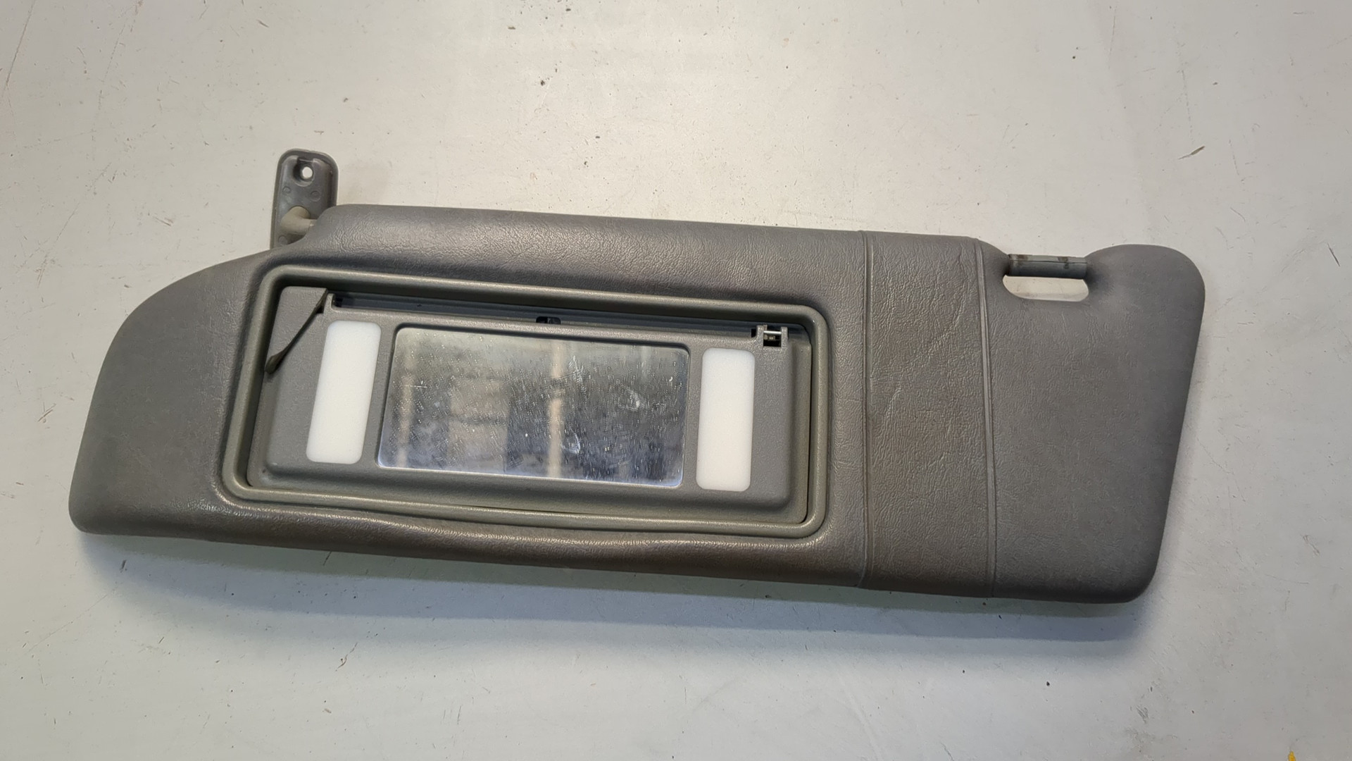 Козырек солнцезащитный