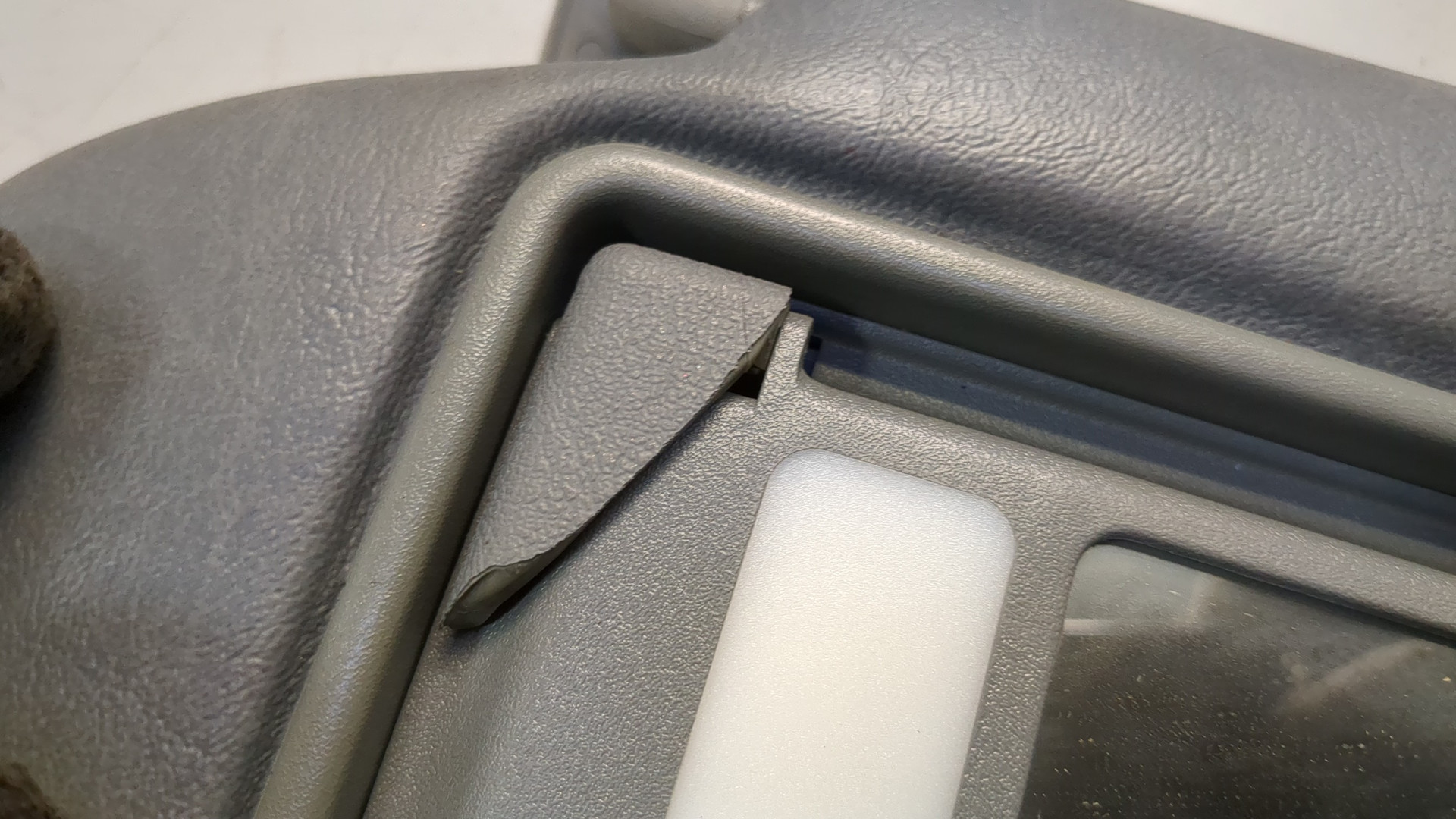 Козырек солнцезащитный