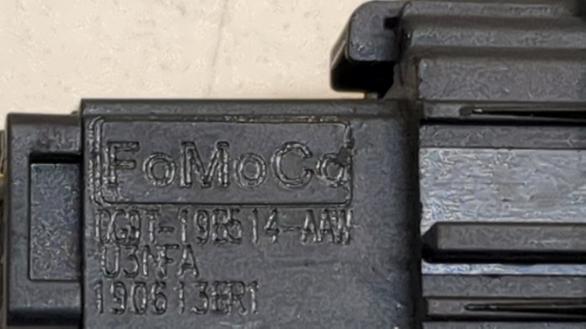 Кнопка открывания багажника