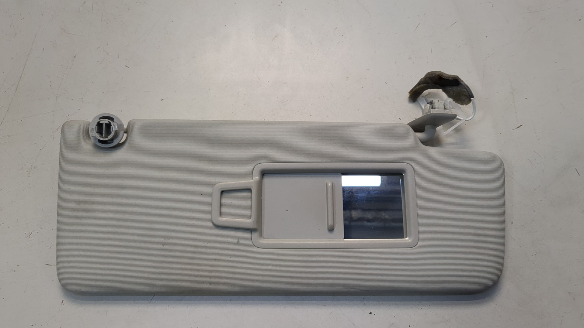 Козырек солнцезащитный