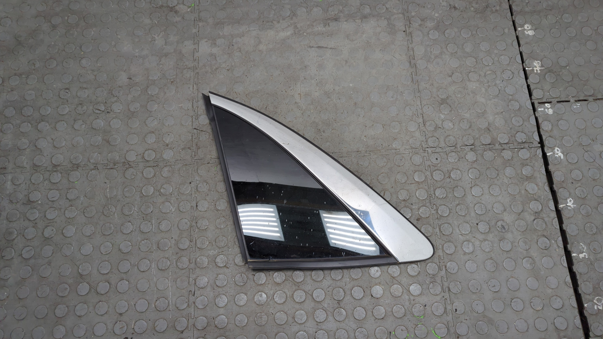 Стекло боковое