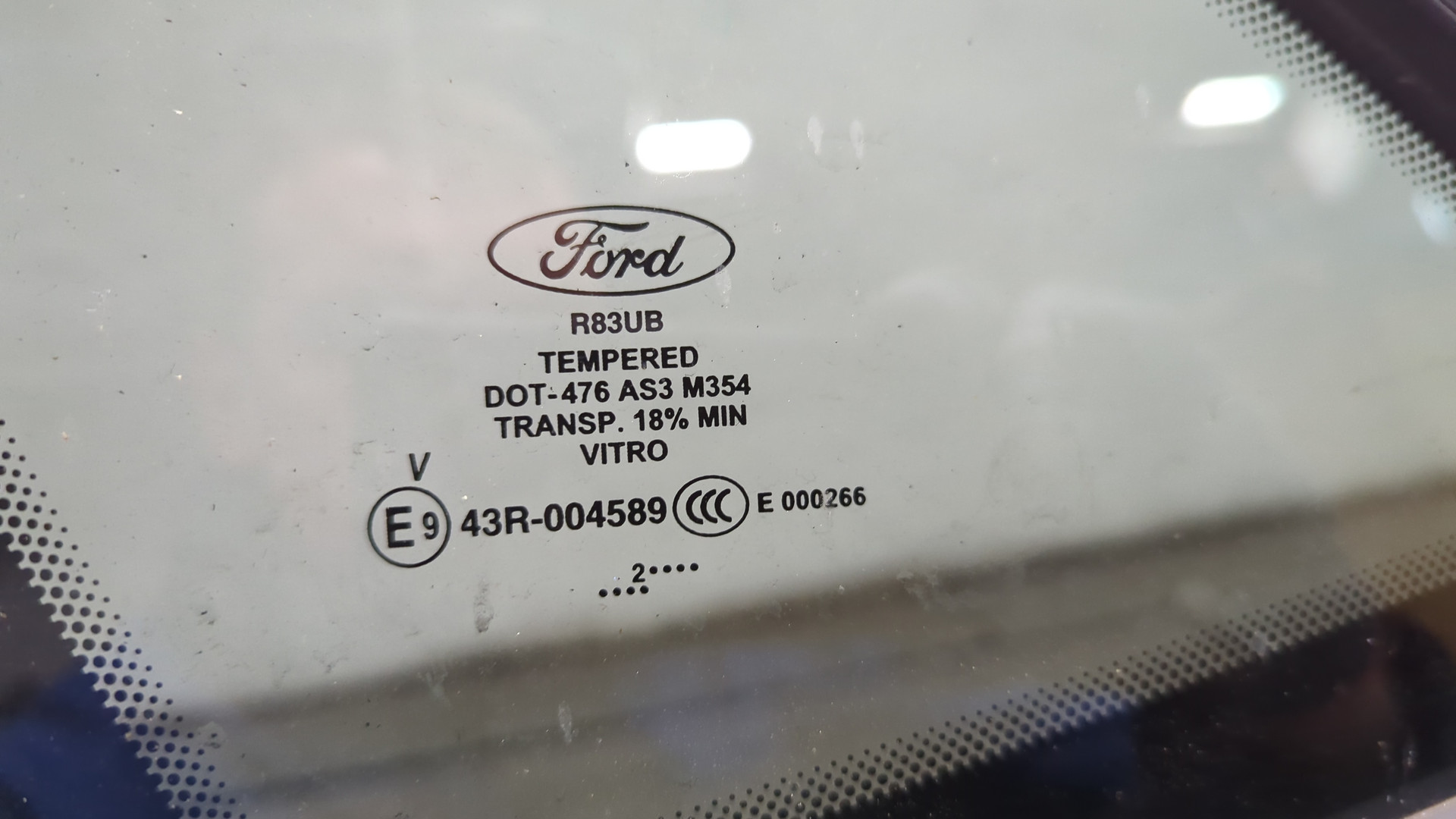 Стекло боковое