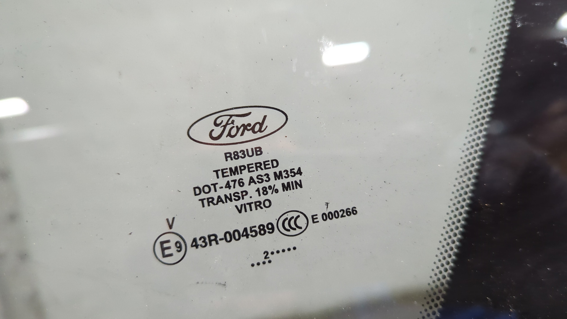 Стекло кузовное глухое правое