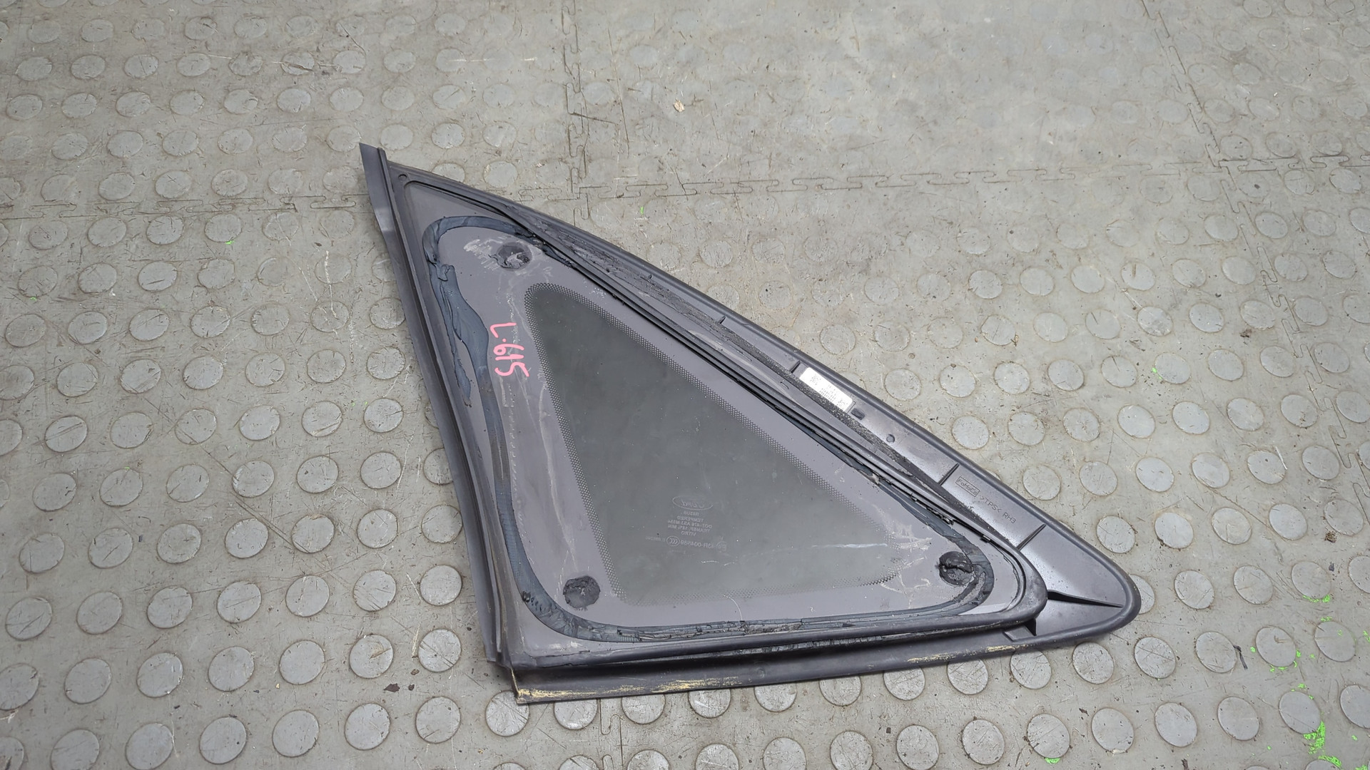 Стекло кузовное глухое правое