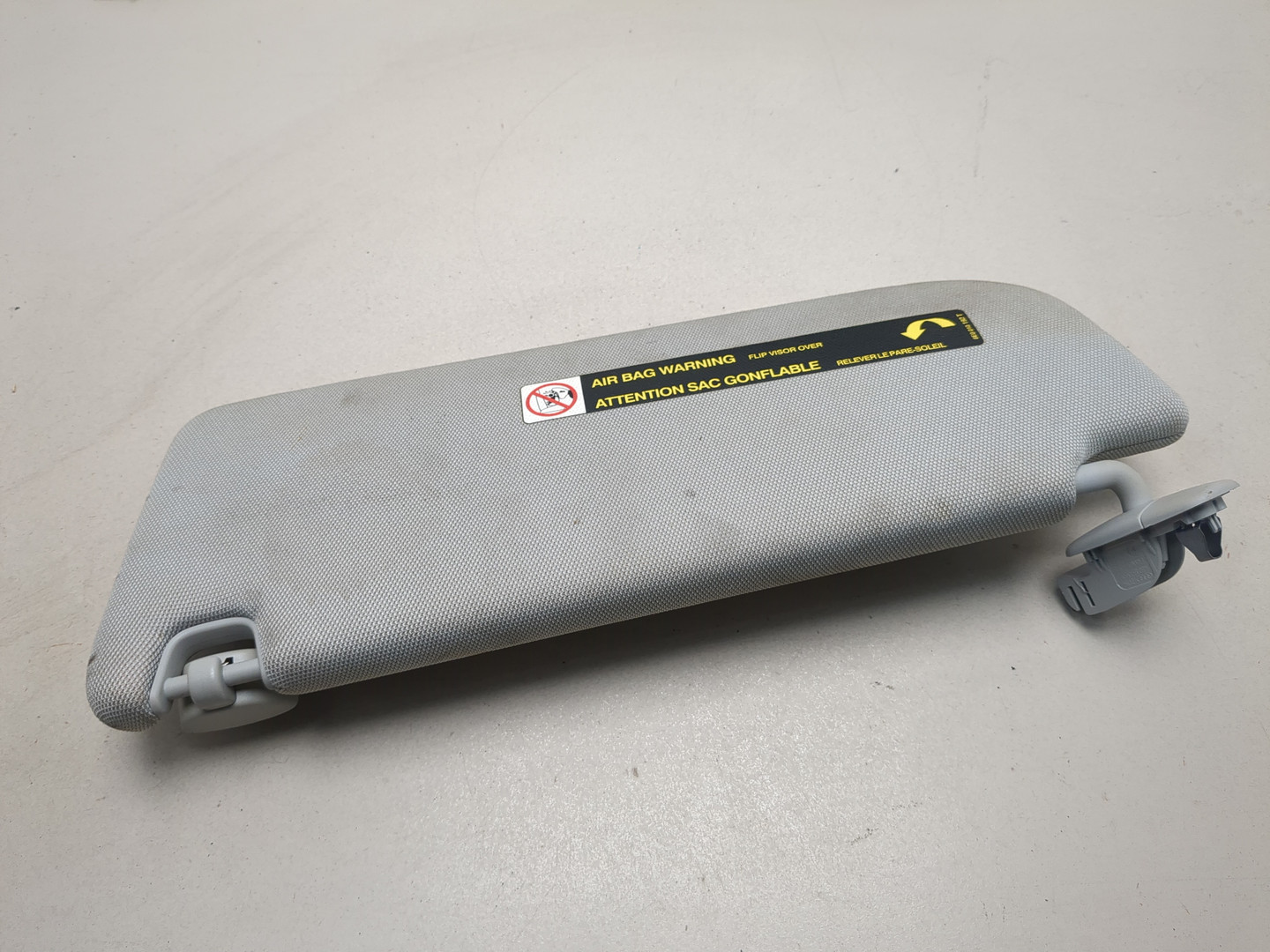 Козырек солнцезащитный