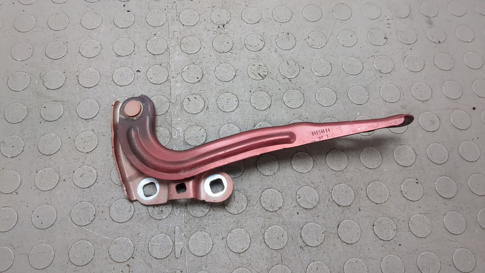 Петля капота правая