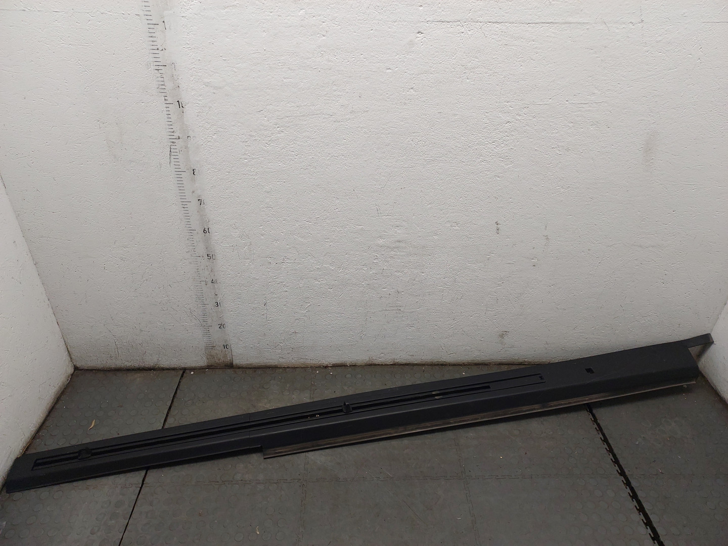 Рейлинг (релинг) правый (планка на крышу)