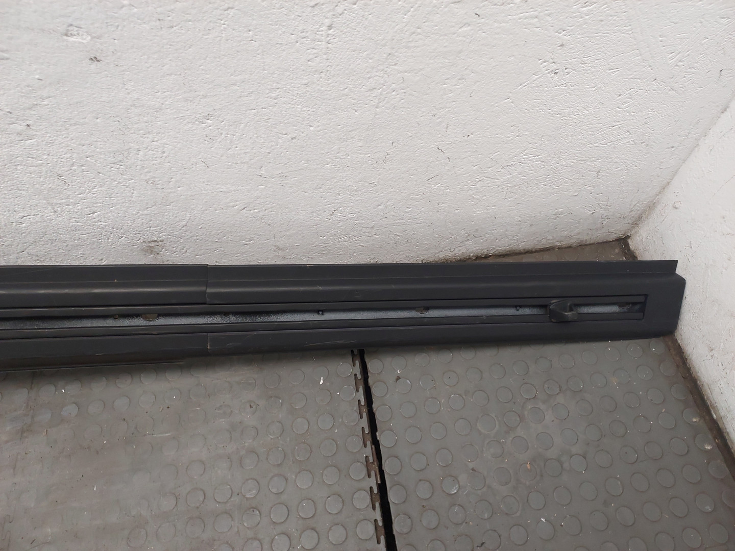 Рейлинг (релинг) левый (планка на крышу)