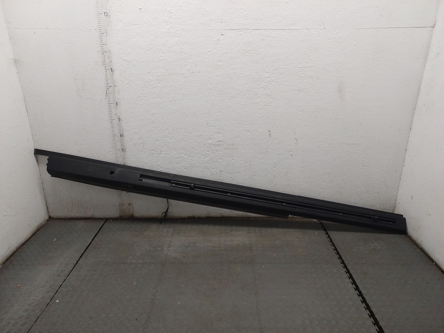 Рейлинг (релинг) левый (планка на крышу)