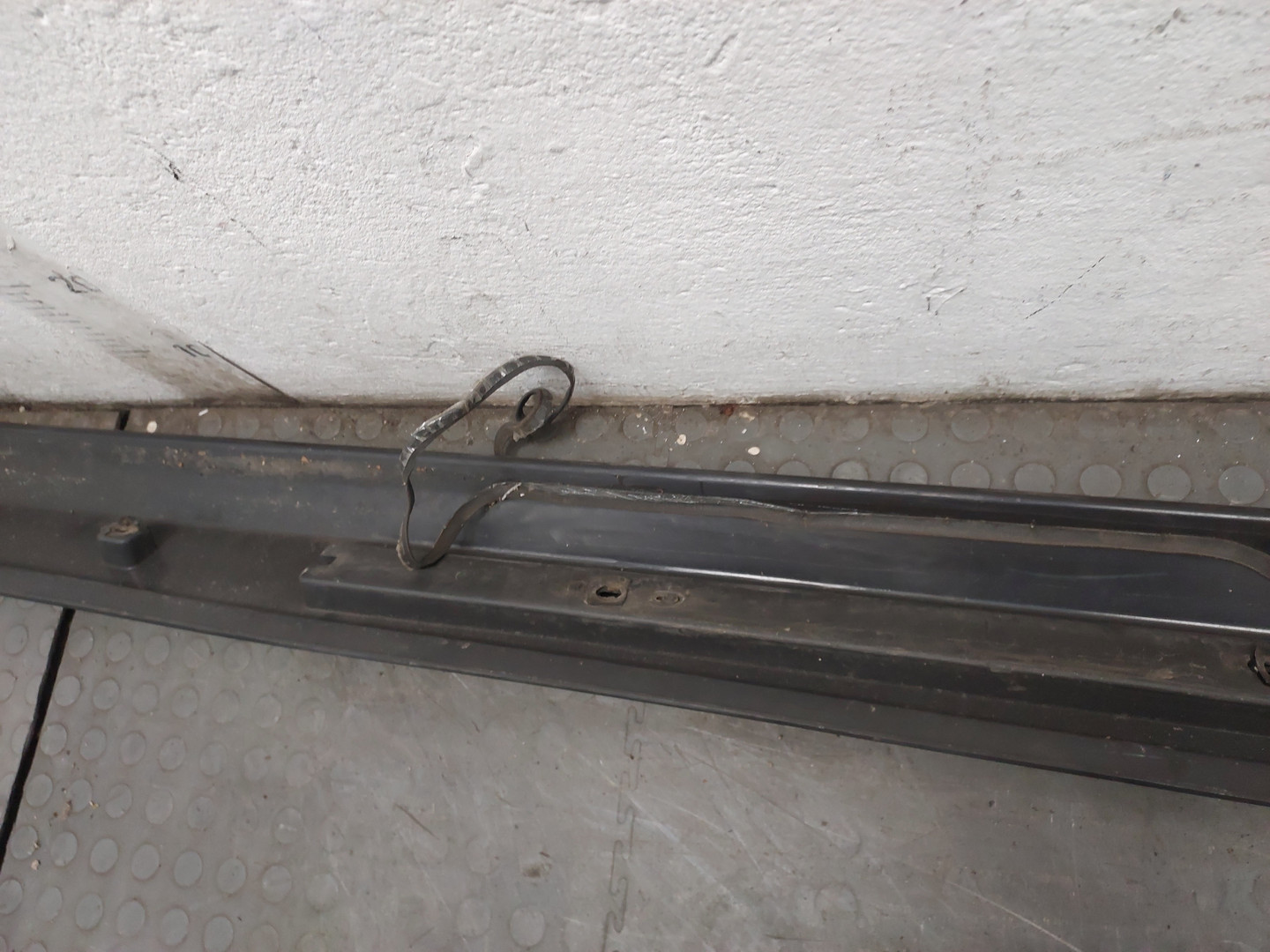 Рейлинг (релинг) левый (планка на крышу)