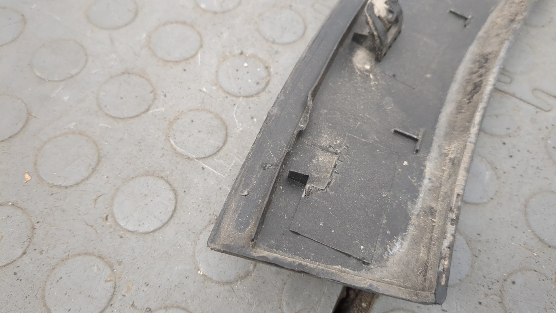 Накладка переднего крыла правого