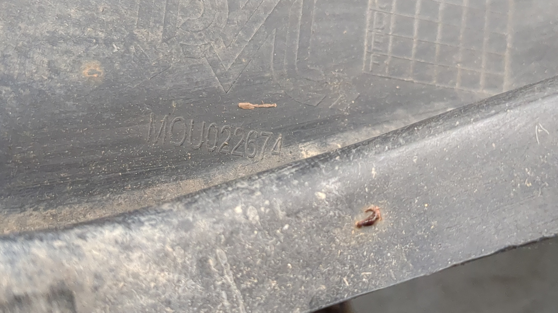 Накладка переднего крыла правого