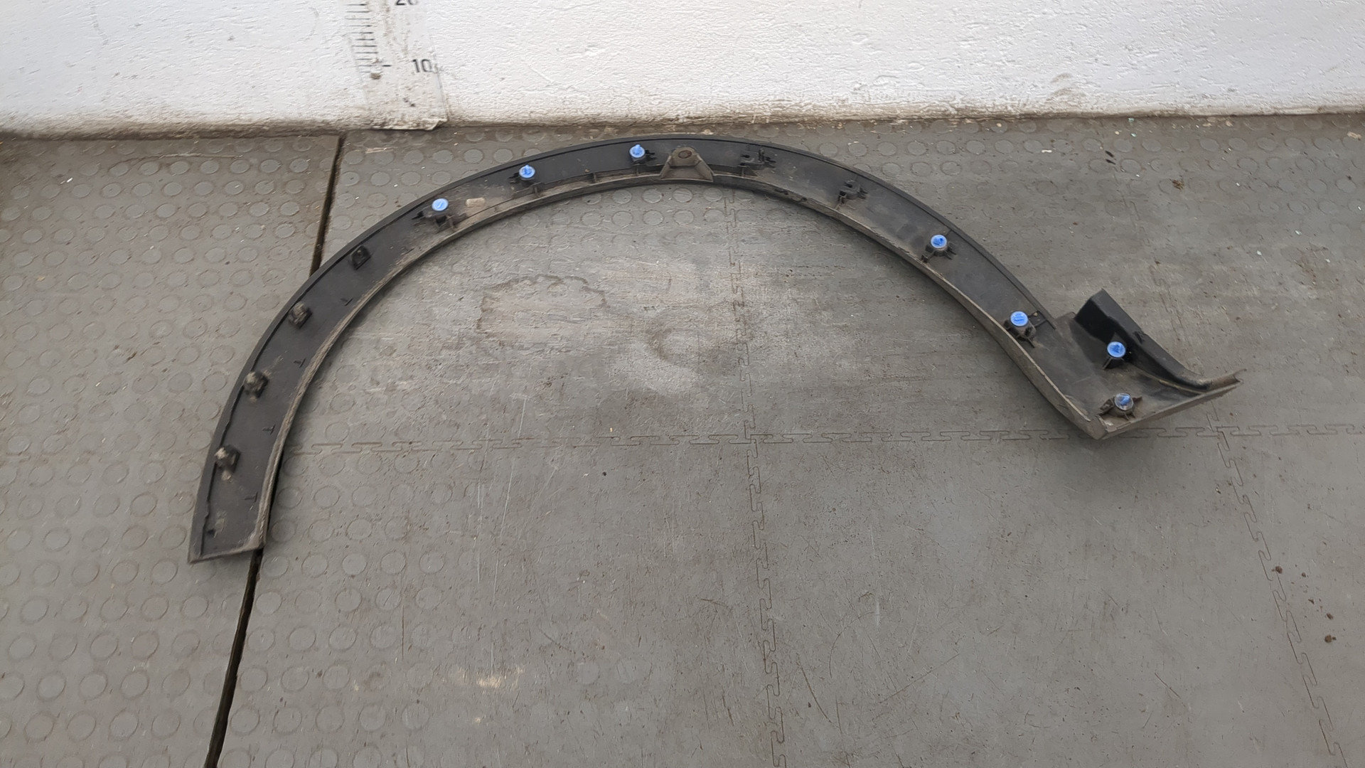 Накладка переднего крыла правого