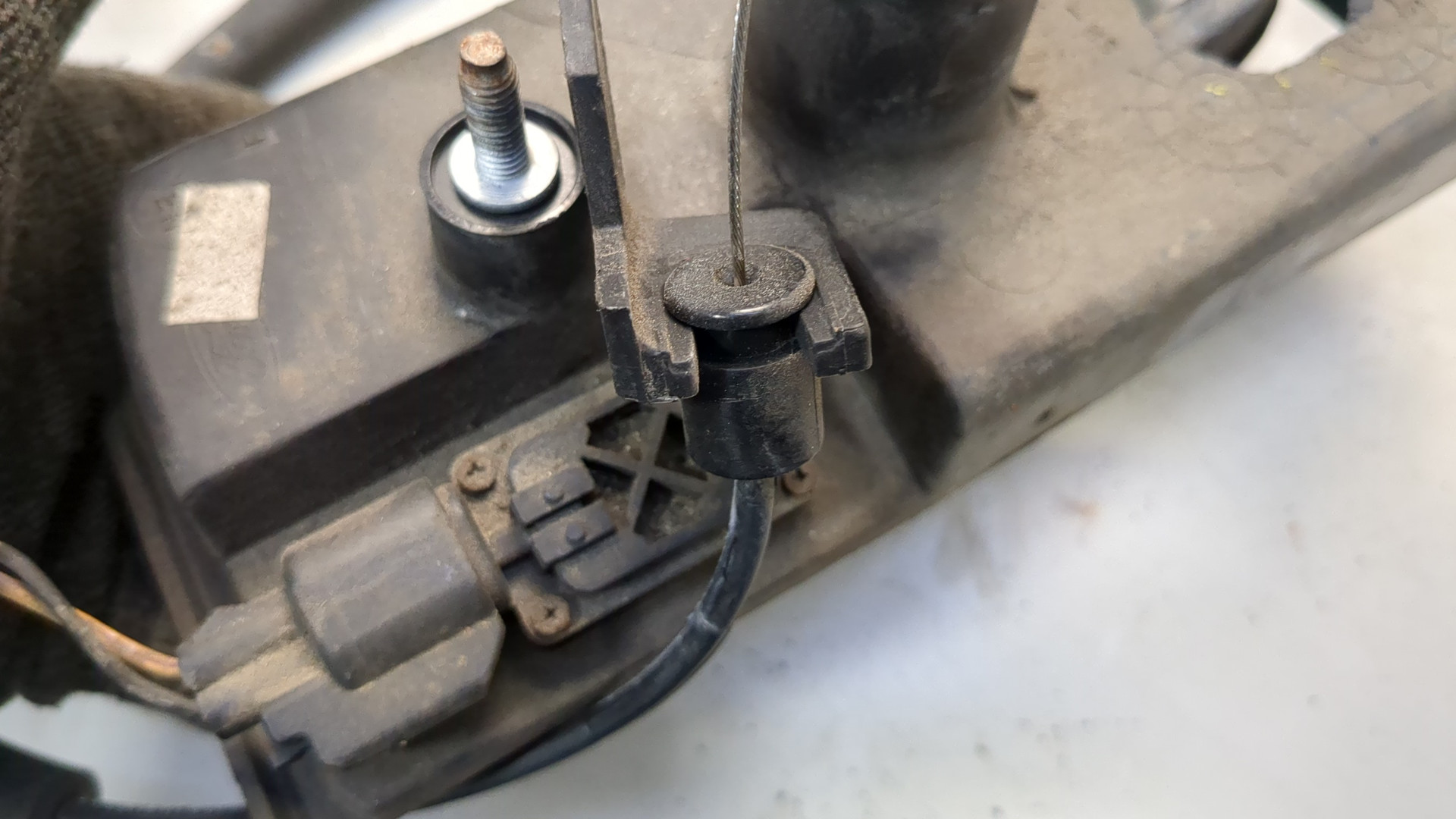 Кнопка открывания багажника