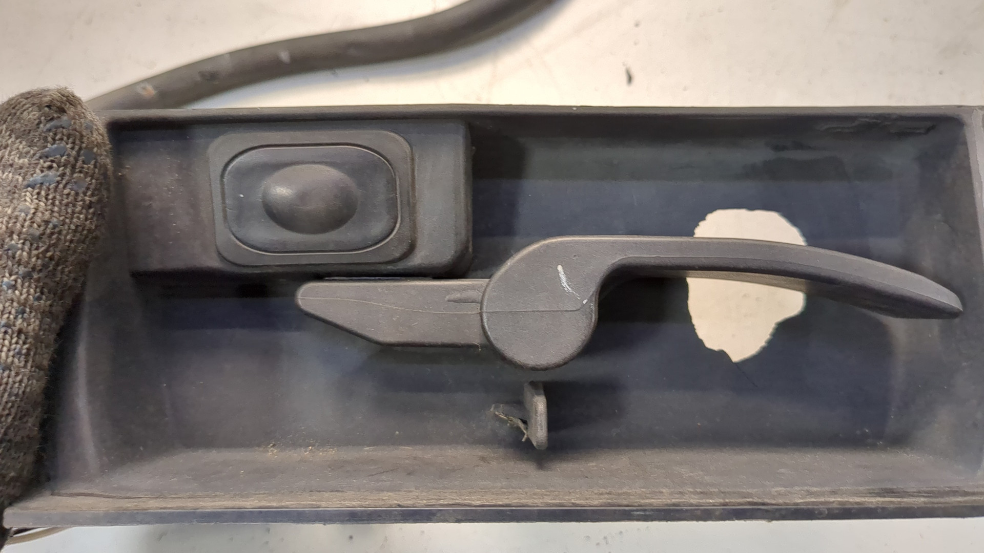 Кнопка открывания багажника