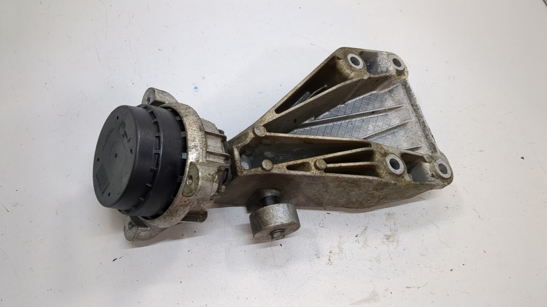 Опора двигателя