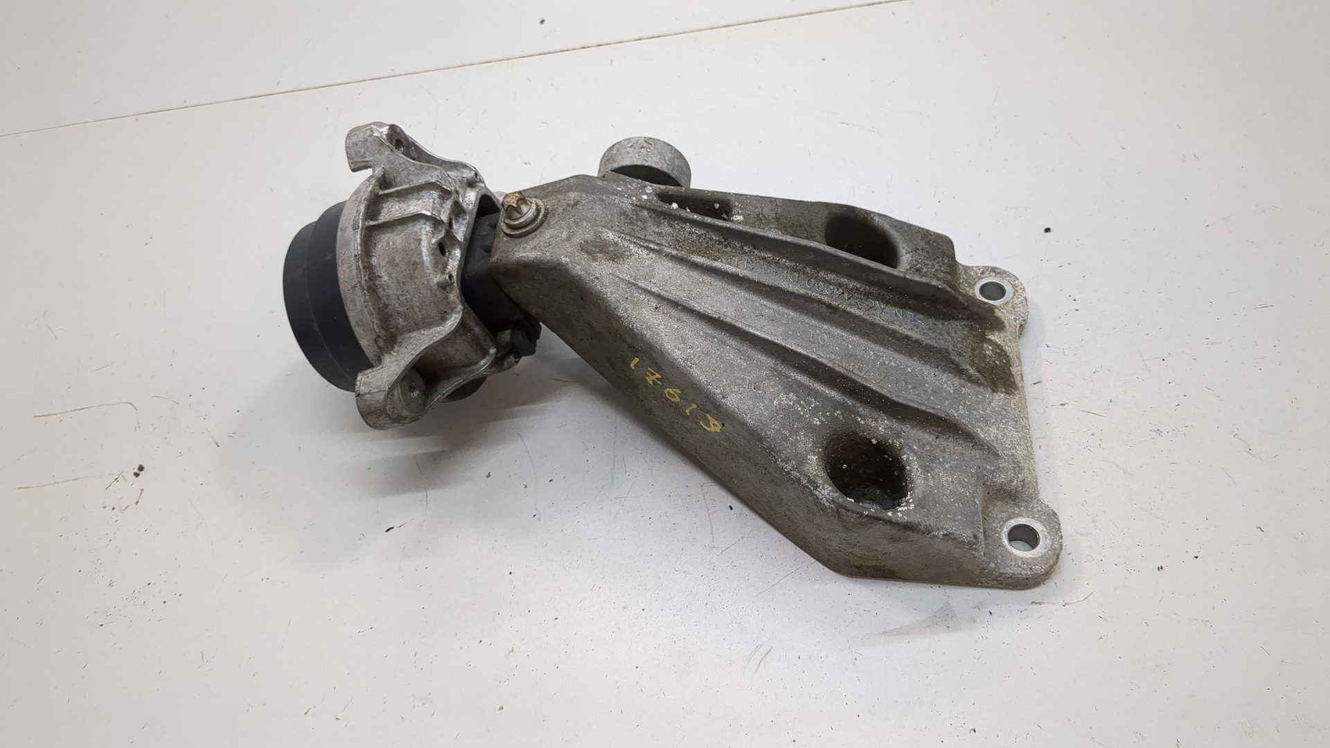 Опора двигателя