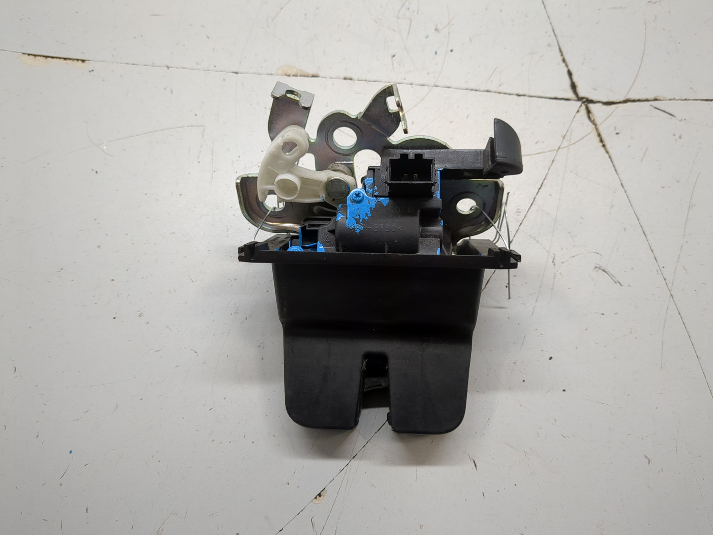 Замок багажника