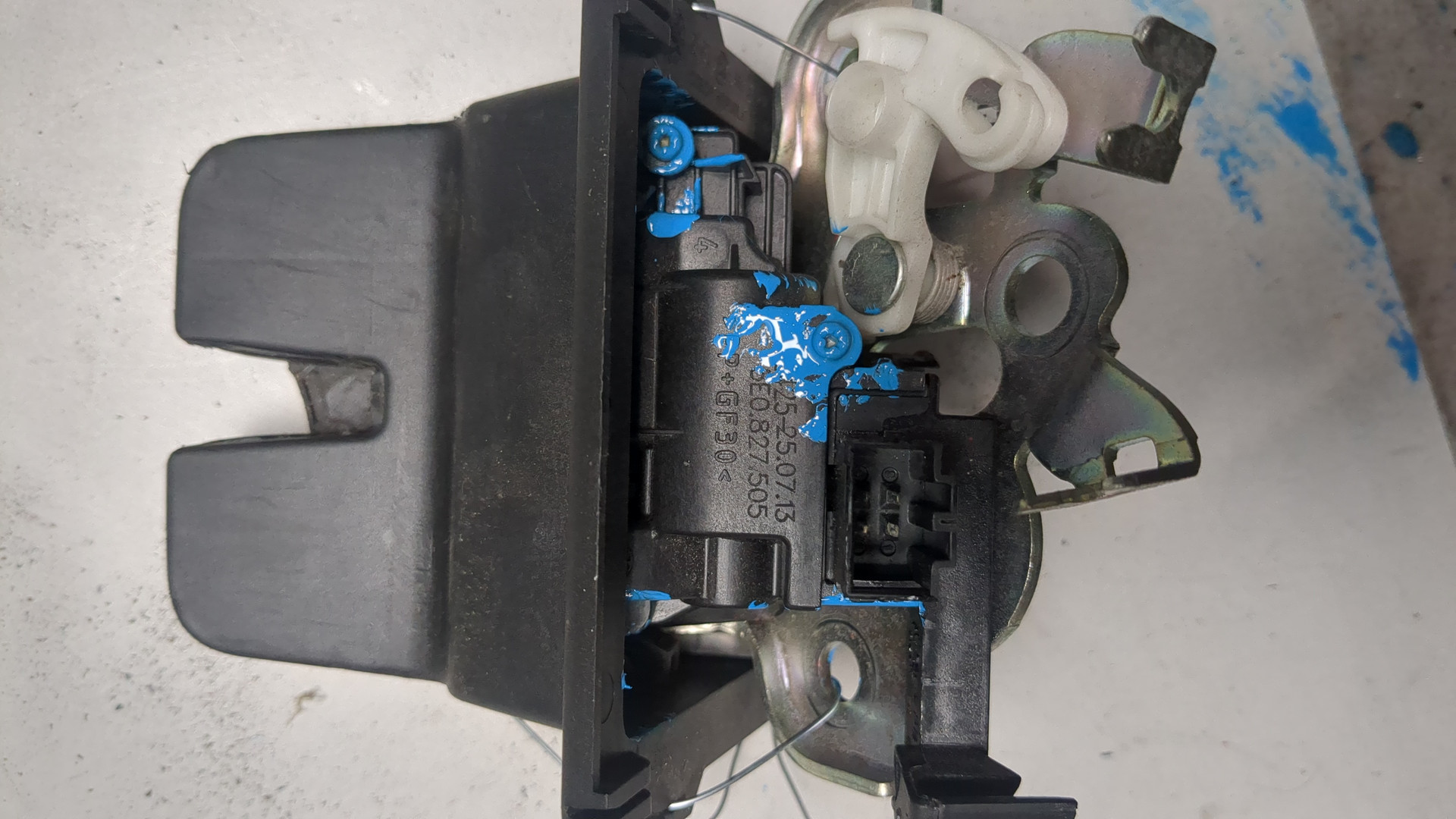 Замок багажника