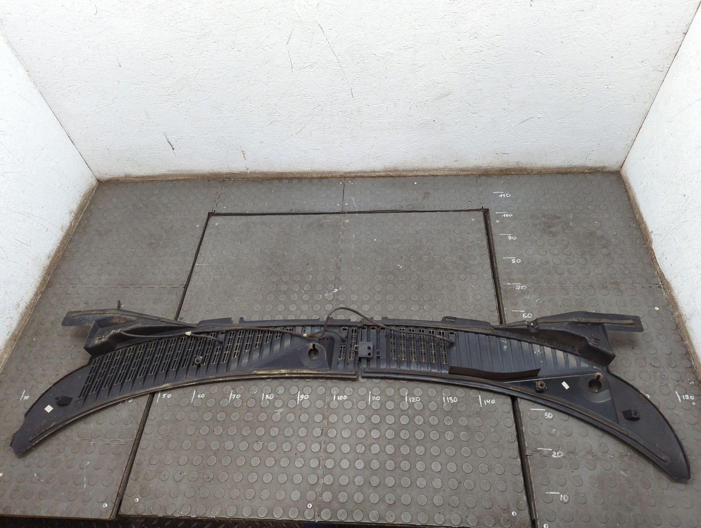 Решетка стеклоочистителей (Жабо)