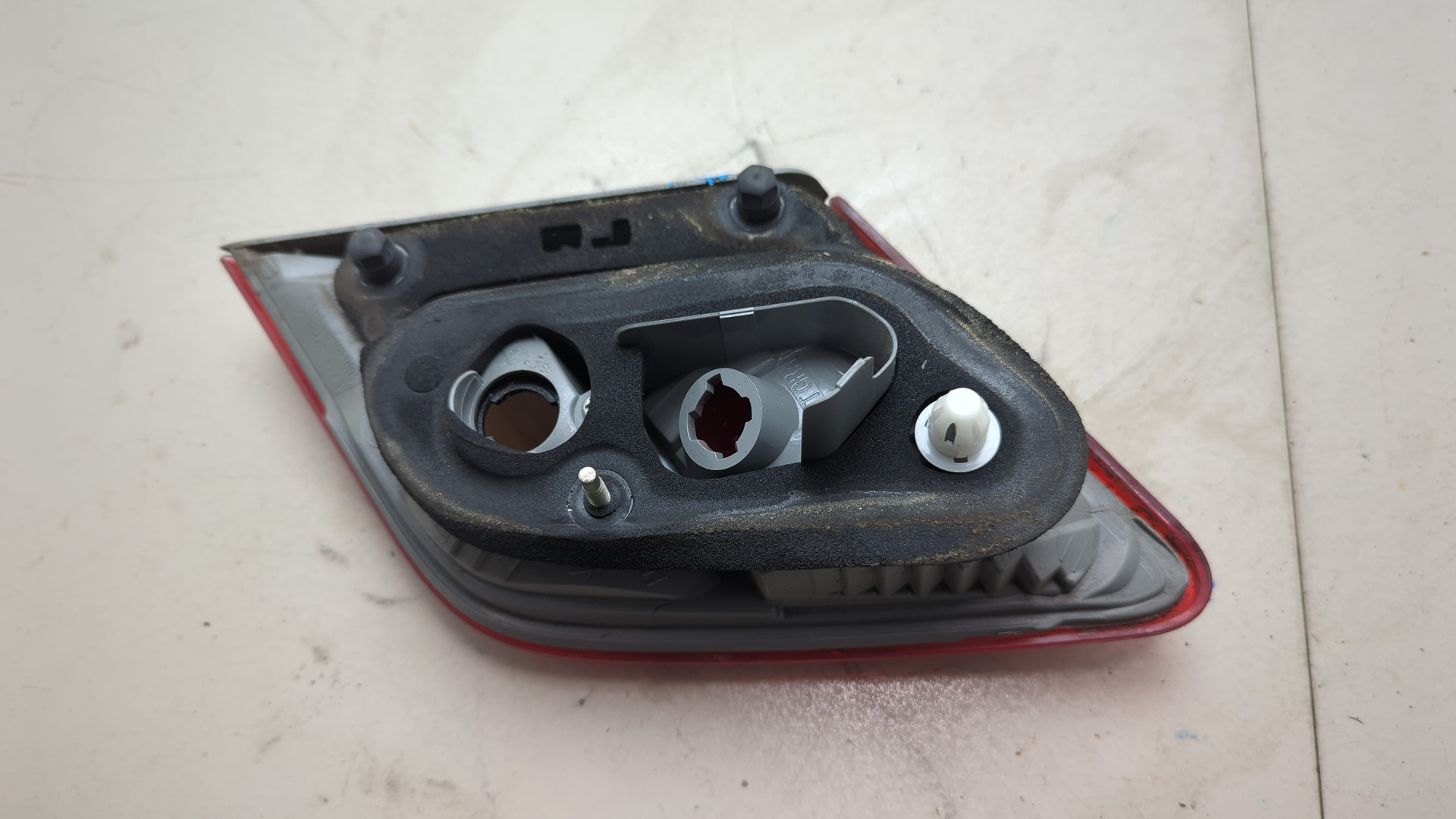 Фонарь задний внутренний левый