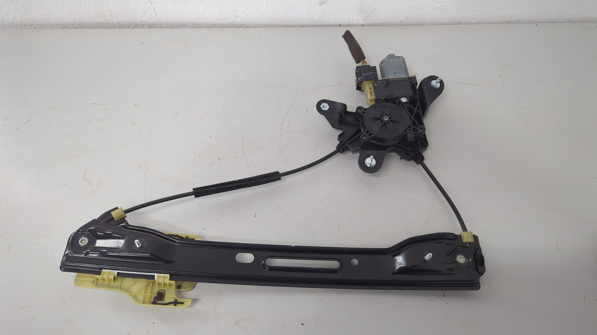 Стеклоподъемник электр. задний правый