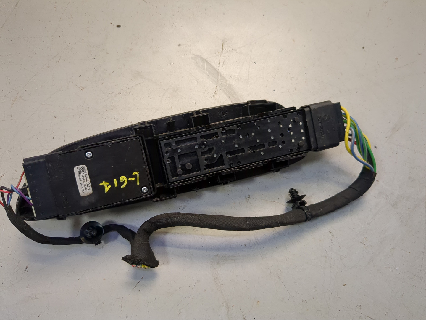 Кнопка регулировки сидения