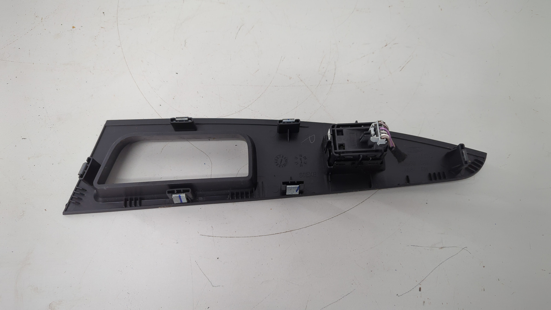 Кнопка стеклоподъемника