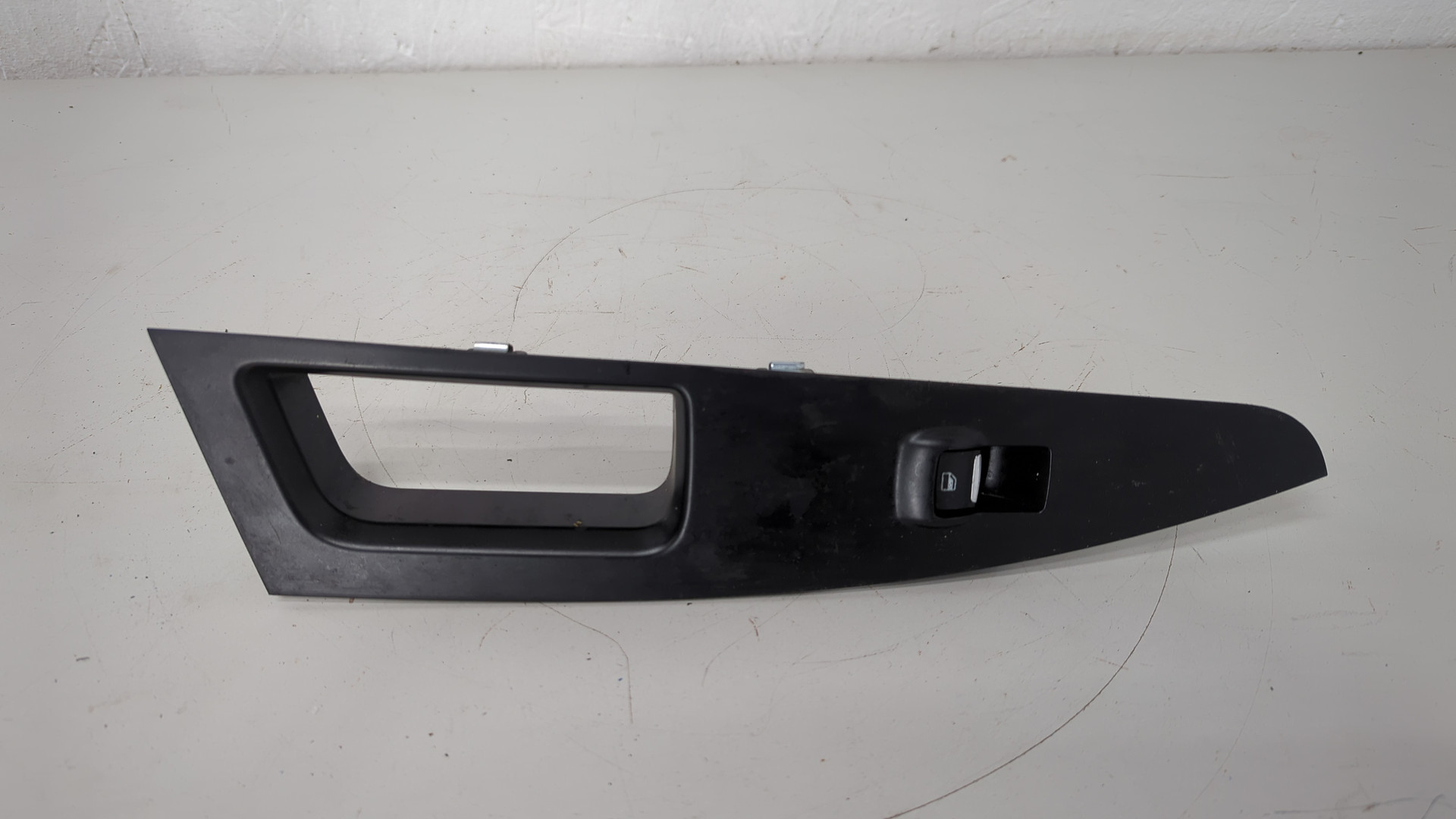 Кнопка стеклоподъемника