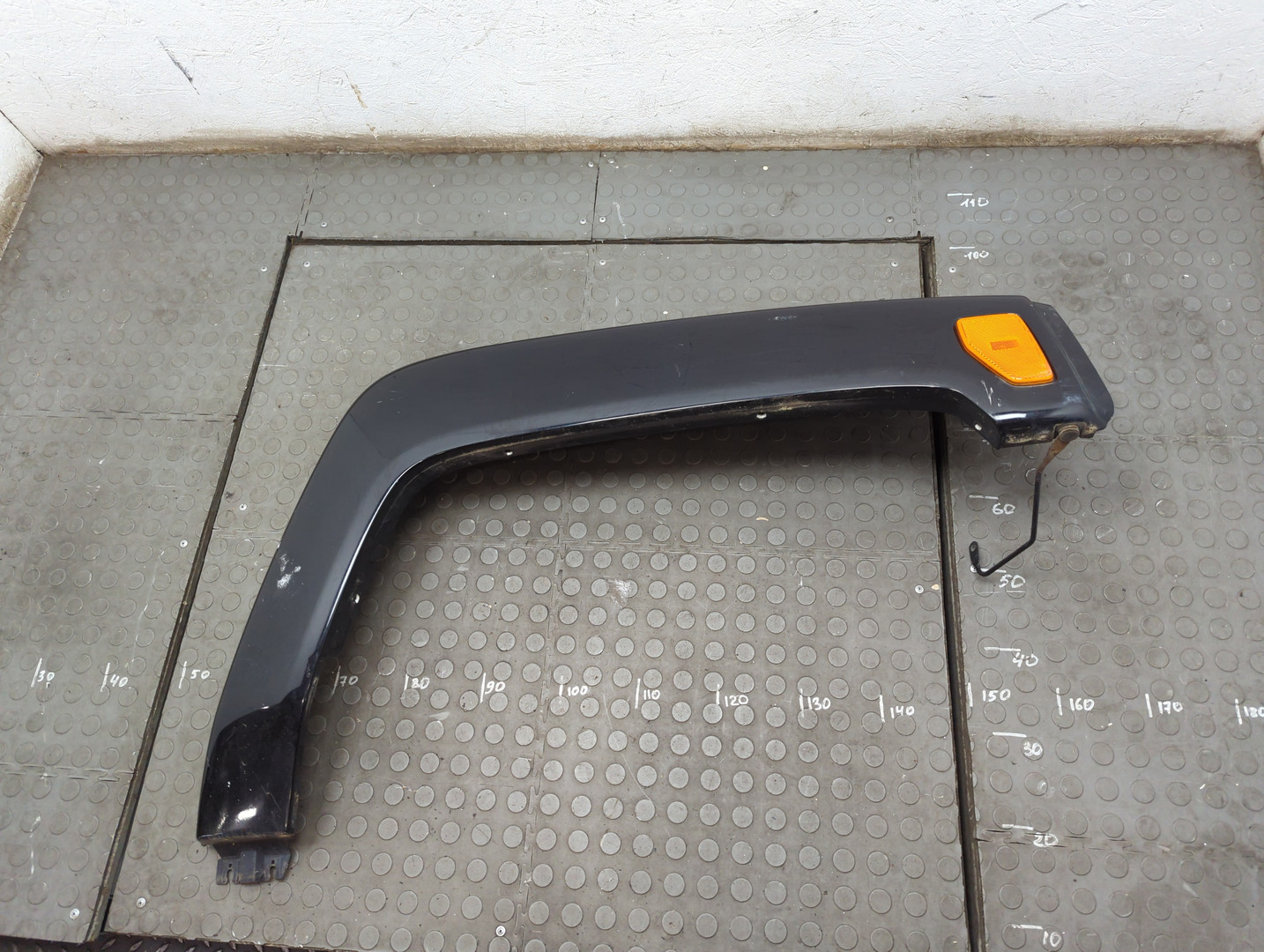 Накладка переднего крыла правого