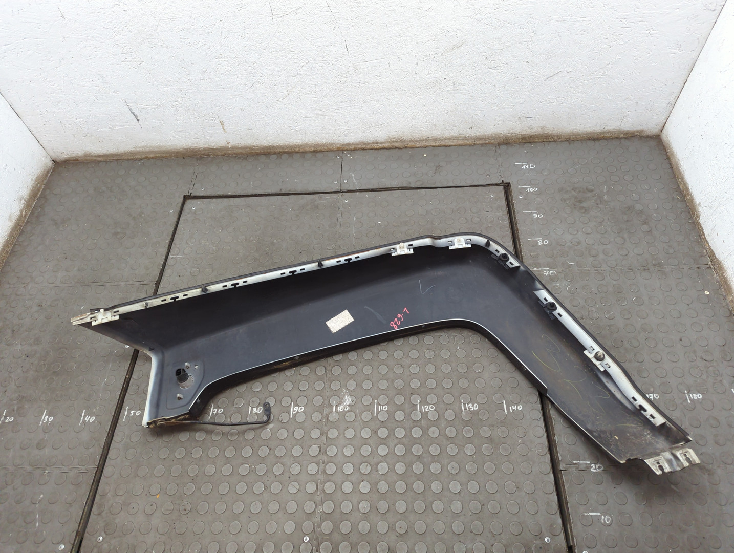 Накладка переднего крыла правого