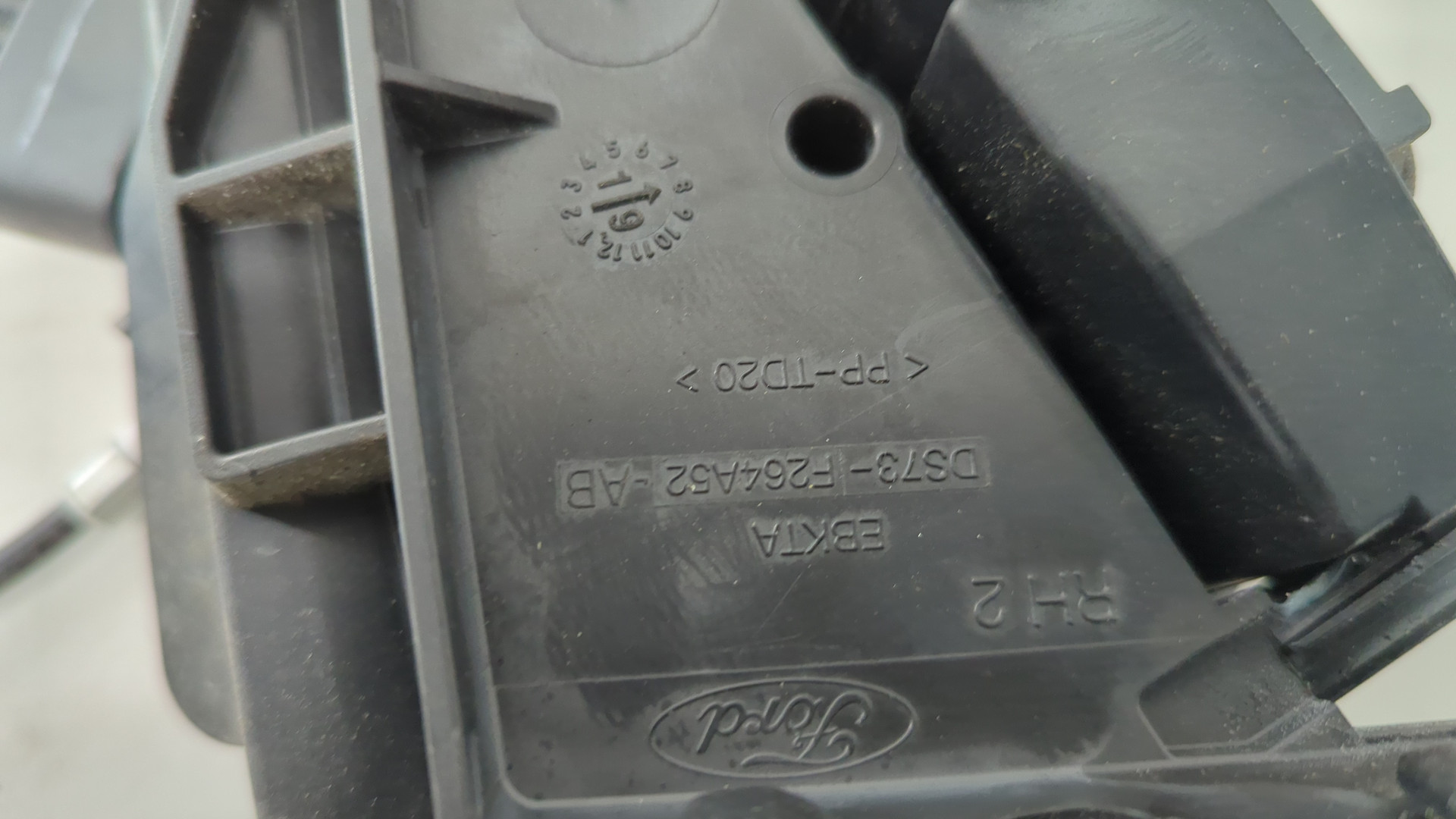 Замок двери задней правой