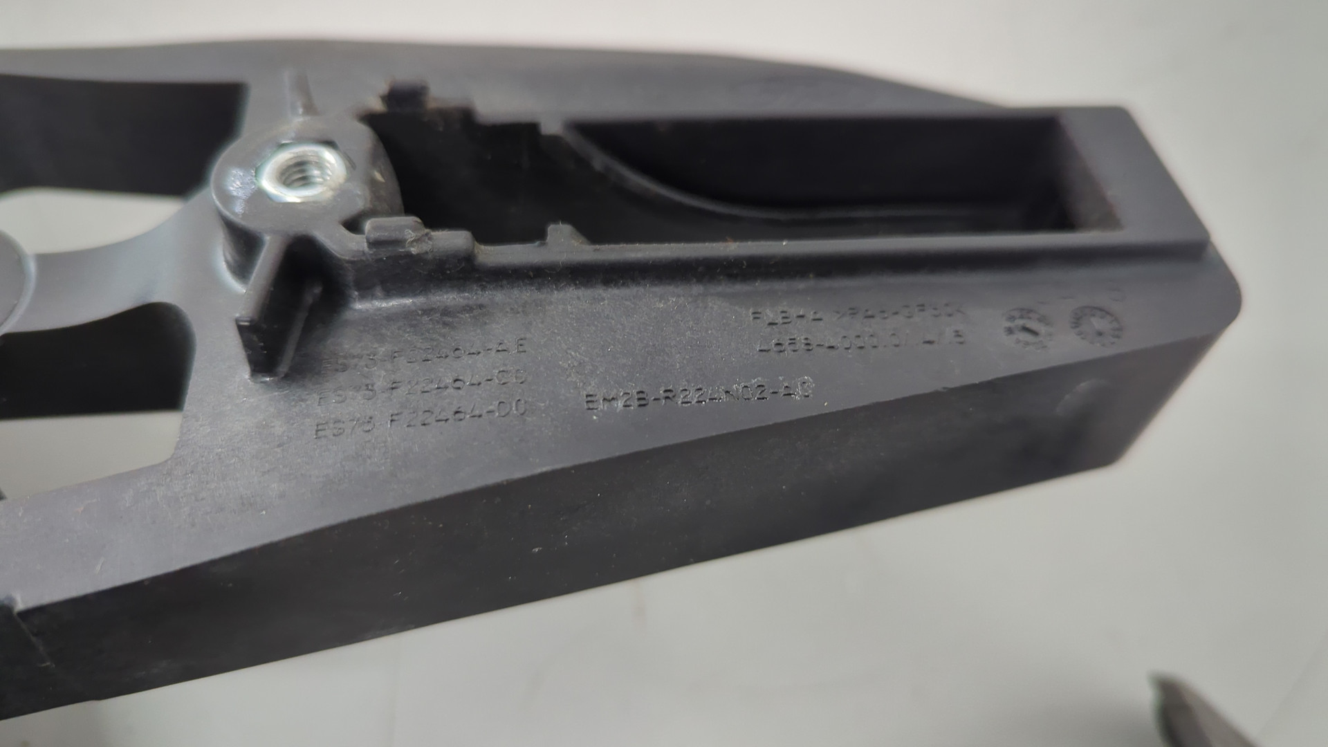 Замок двери задней правой