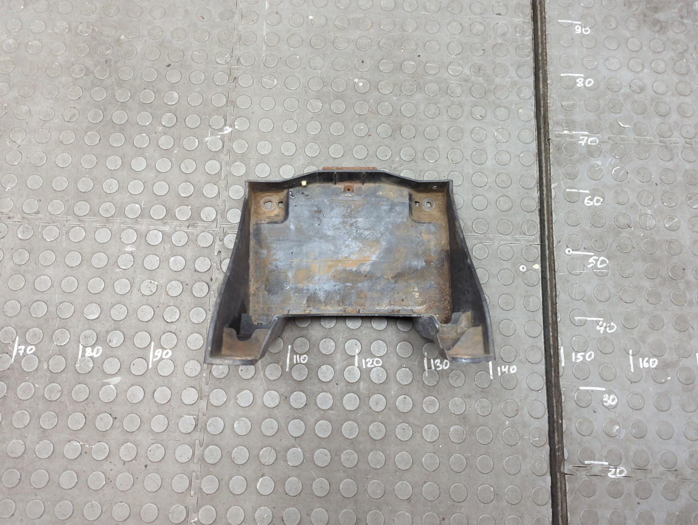 Площадка под аккумулятор (АКБ)