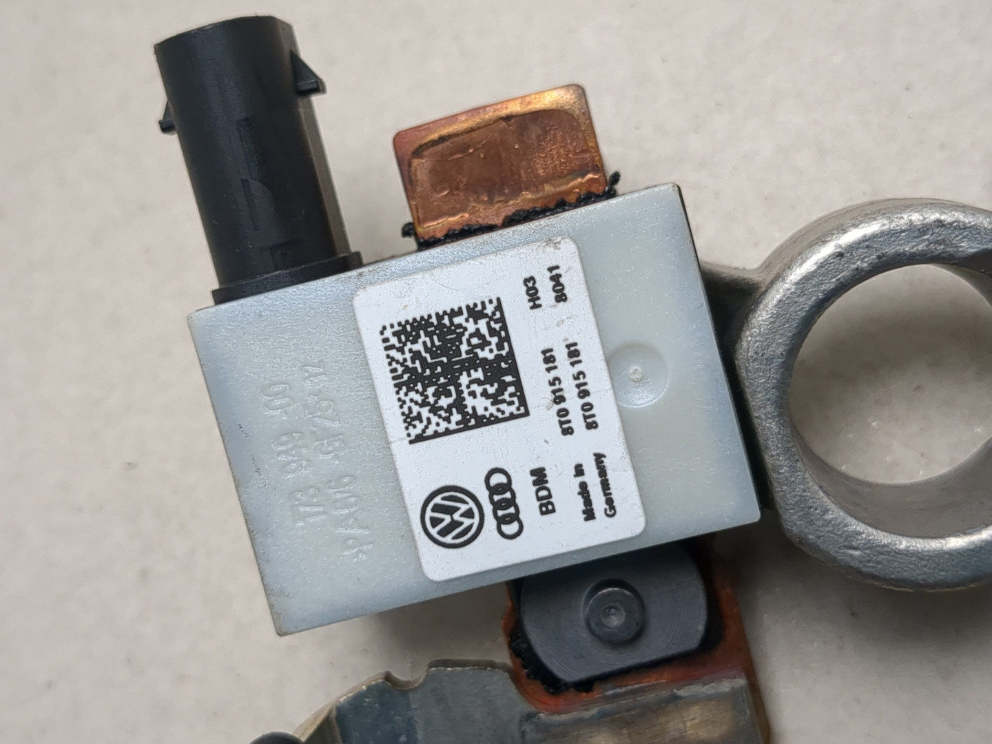 Клемма аккумулятора -