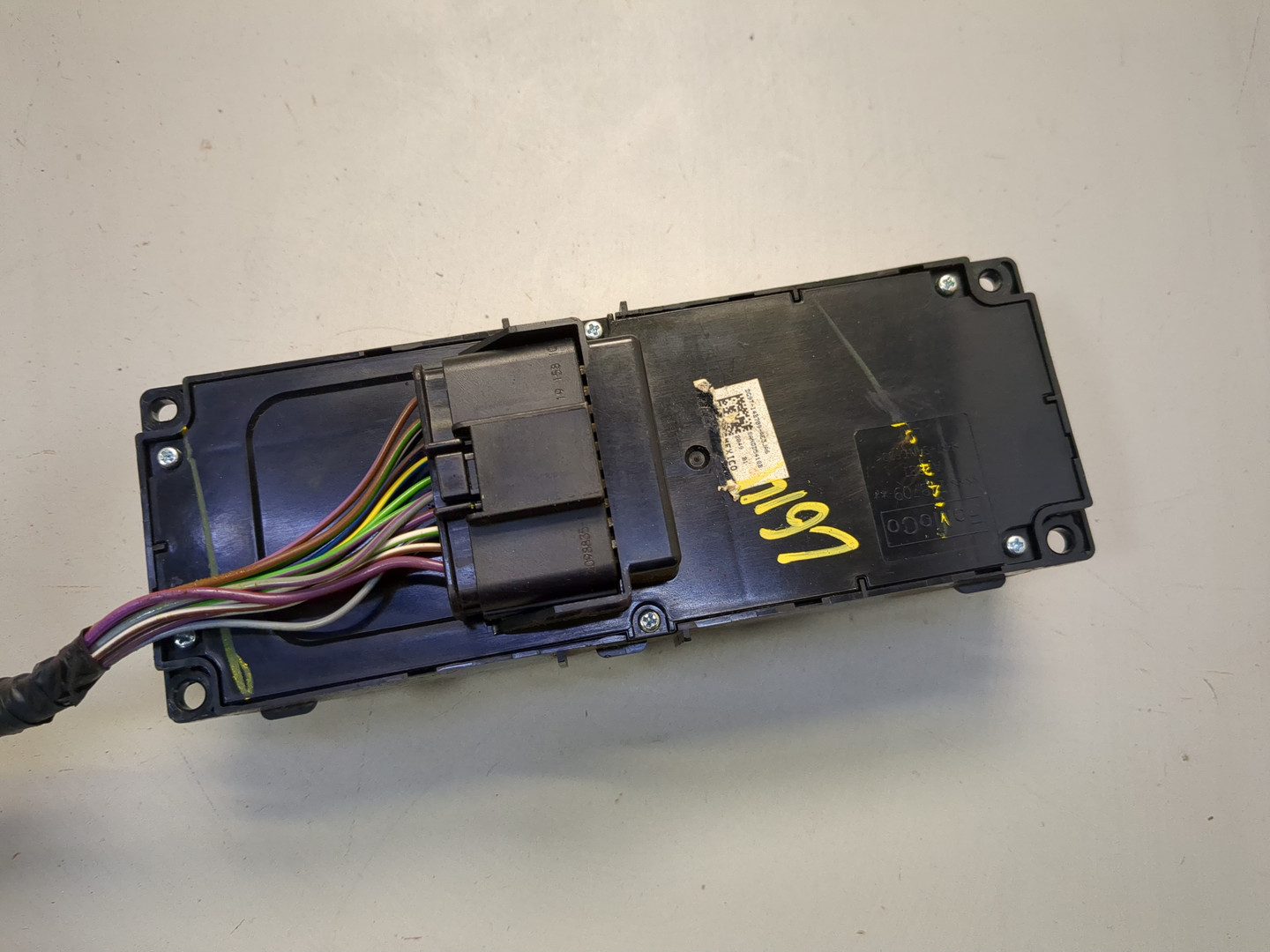 Кнопка регулировки сидения